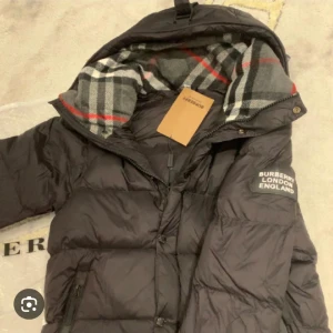 Söker äkta  - Söker äkta burberry väst /jacka i Sthlm kan byta mot riktigt bra grejer  