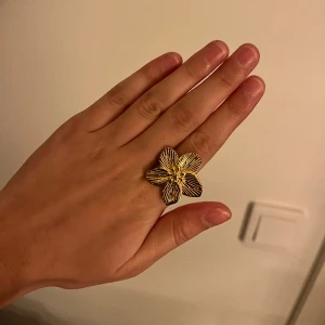 Ring Blomma - 🤍