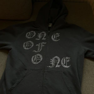 One of one zip hoodie - Superfint skick, nyskick. Endast använd ett fåtal gånger 
