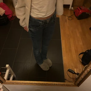 LTB Valerie jeans - LTB Valerie bootcut jeans, jättebra skick och supersnygga. Passar XS-S. Priset kan vara diskuterbart 🥰