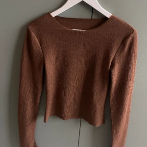 Brun tröja A-DSGN  - Långärmad tröja, slutsåld på hemsidan! 🩷