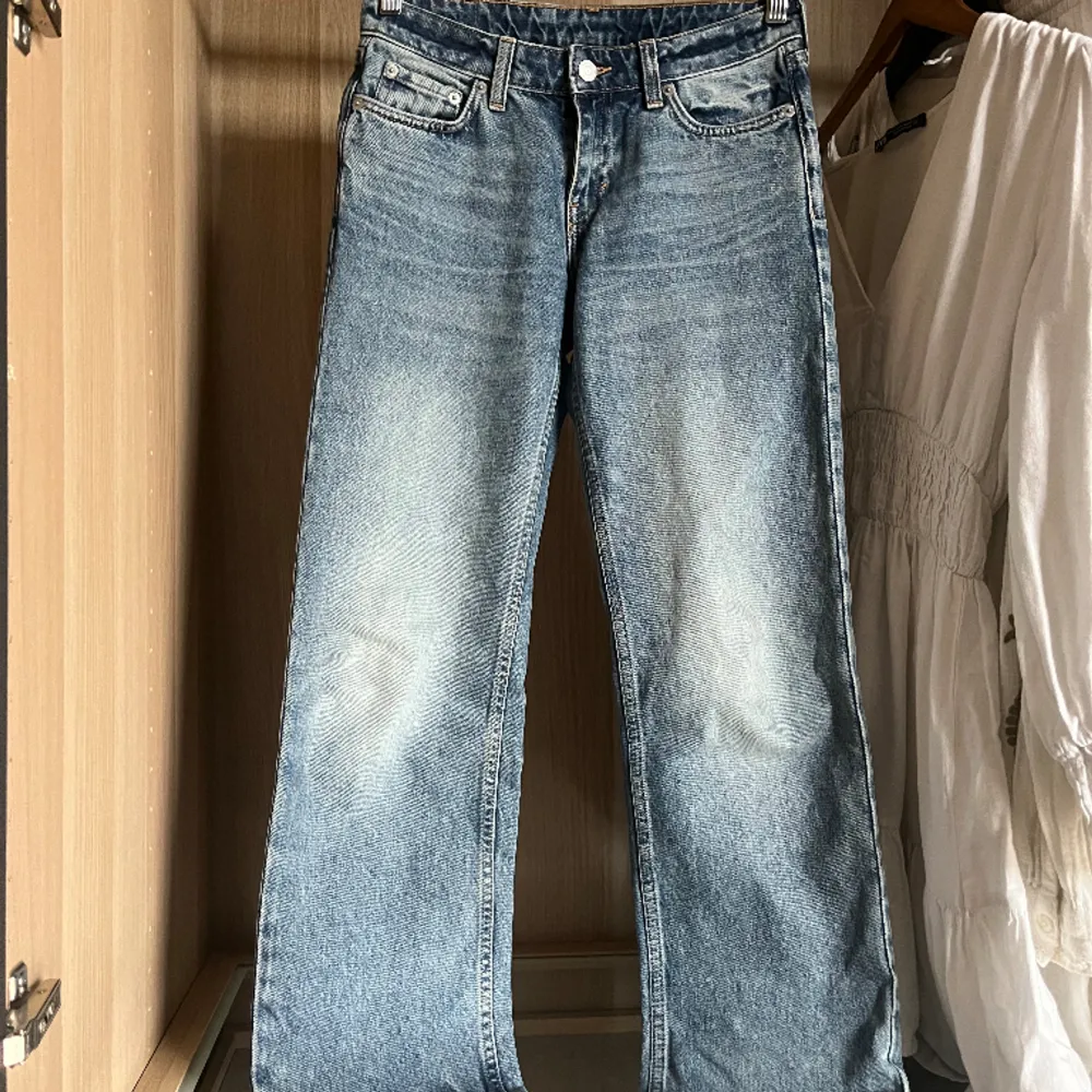 Weekday jeans köpta inne i Göteborg! Så fina😍 . Jeans & Byxor.