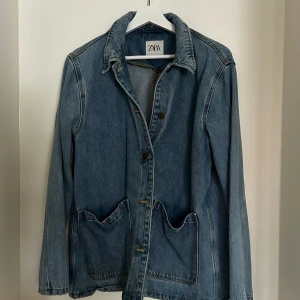 Jeansjacka  - Jeansjacka från zara 