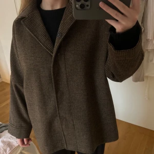 Kort kappa  - Kort rutig kappa från Dobber, jättebra skick