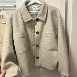 Kappa/jacka  - Använd ett fåtalgånger. Är som helt ny. Jätte fin och gullig. 