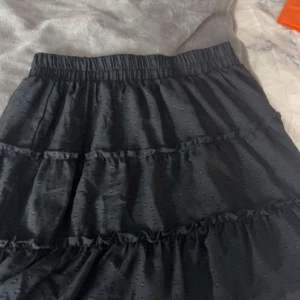 En kjol från new yorker - Fin kjol som aldrig kommer till användning pga den är för stor❤️