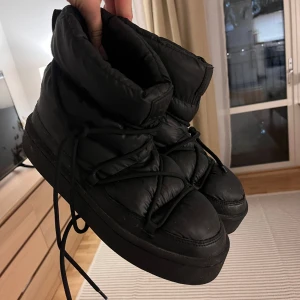 Vinterskor - H&M, inukki liknande. Knappt använda 