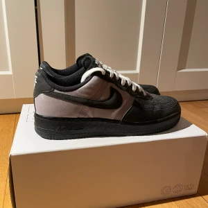 Air Force 1 - Air Force 1 Low Cozy. Storlek 44.5.  Säljs inte längre, nypris 1600kr