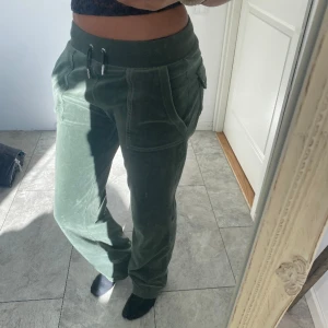 Juicy byxor - Väldigt fina mörk gröna juicy couture byxor
