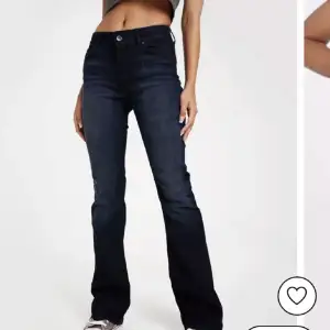 Bootcut jeans från Nelly i mörkblått. Använda 2 ggr. Storlek S. Säljer för 150:-. Köparen betalar ev frakt. 