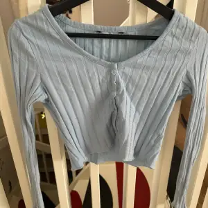 Ljusblå långärmad tröja från shein i storlek M