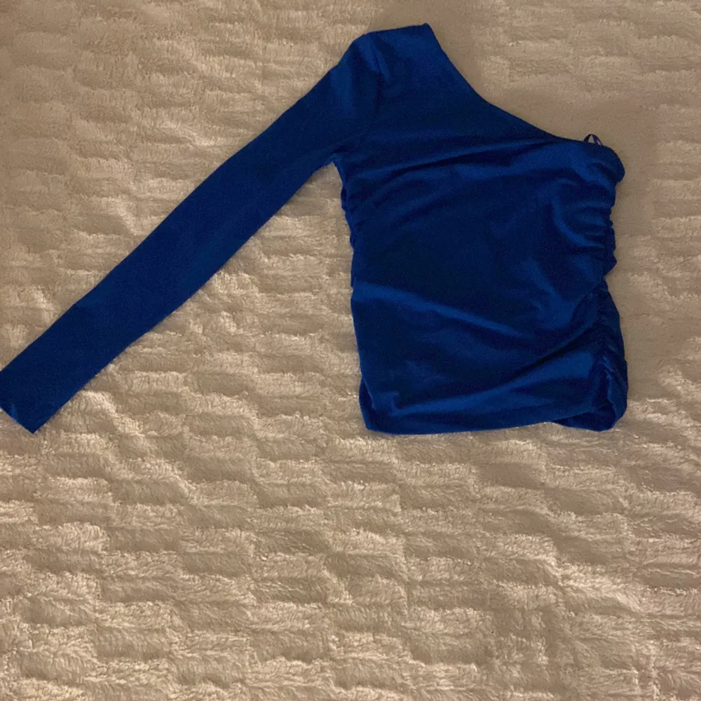 Superfin blå tröja som är i väldigt bra skick💓. Tröjor & Koftor.