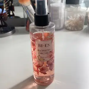 Body mist som doftar otroligt gott men som tyvärr inte kommer till användning