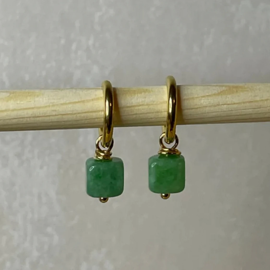 Hoops med grön sten