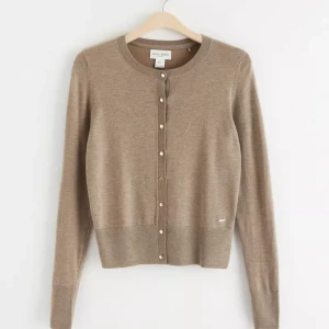 Lindex kofta - Superfin kofta från Lindex, för liten för mig tyvärr. Nypris 350 mitt pris 100, skriv gärna för fler bilder osv