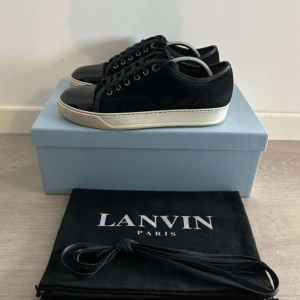 Lanvin skor - Tjena, säljer dessa lanvin skor som passar 41-42 i väldigt bra skick, og tillkommer. 