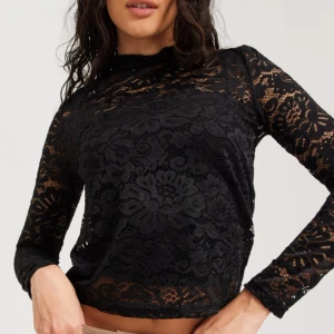 Spettströja JDY - Spettströja i svart från NELLY. Säljer på grund av att den har blivit för liten för mig. I oanvänt skick!!🖤slutsåld på nellys hemsida 