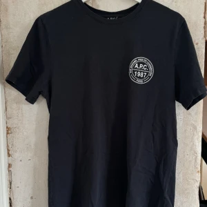 Apc Tee - Skön Tee liten i storleken  M passar S