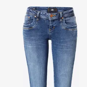 Säljer dessa jätte snygga och eftersökta low waist LTB jeans som är slutsålda i nästan alla storlekar. Dom är i modellen valerie och är i väldigt bra skick, som nya. Skriv för fler bilder och mått❤️