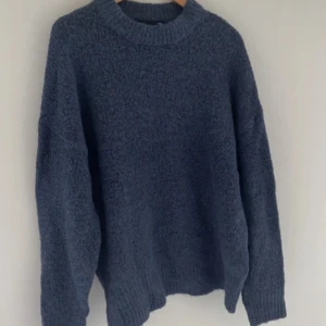 Stickad tröja - Stickad tröja i storlek M, passar en S. I fint skick!🩵