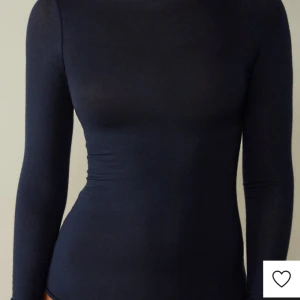 Intimissimi tröja  - Säljer nu min intimissimi tröja då den inte kommer till användning😊 Den är i använt skick men fortfarande super fin, köpte den i februari❤️ pm om du vill ha fler bilder😊