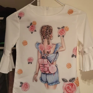 Barnblus - 43cm längd 30cm bredd 