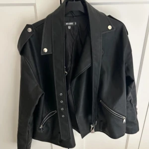 Skinnjacka från Nelly - Väldigt fint skick men använder inte längre💕💕