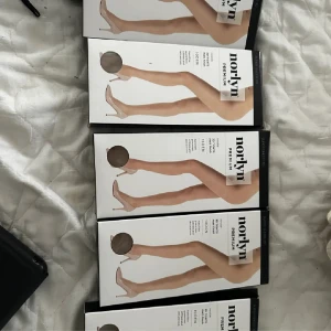 Strumpbyxor - Säljer 5 på strumpbyxor i beige färg då jag tyvärr inte använder dem. Skulle säga att de passar s-m. 20kr  per paket. Alla är oanvända.