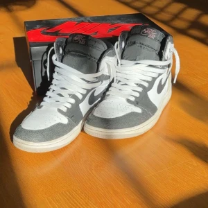 Jordan 1 high stage haze - Snygga jordans som passar till det mesta | Storlek 43 | skick 7/10 | Nypris 2500kr |