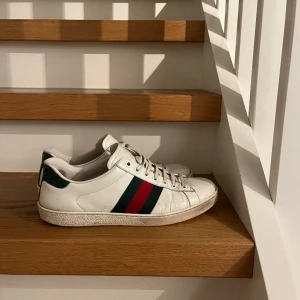 Gucci skor  - Riktigt feta Gucci skor som inte kommer så mycket till använding. Bara skriva om ni undrar något mer ! Inget og