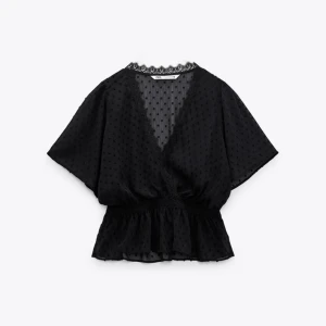 omlottblus zara - i mesh, super fin säljs för att jag inte använder längre 💓 köpt på zara för 359 kr 🥂