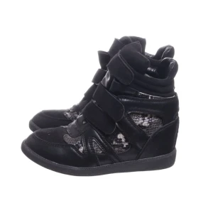 skor - använda ett fåtal gånger, pris går att diskuteras🩵(inte äkta isabel marant)