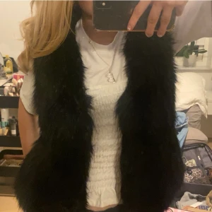 Päls väst - Päls väst som inte kommer till använding, inga defekter. Super skick❤️