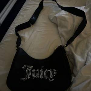 Helt nya svart juciy väska ifrån usa , köpt för 1000 säljer för 700