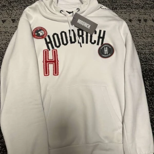 Hoodrich  - Säljer nu min tröja som it änbänt längre använt i några ggr. Den är slutsåld överallt, Ny och i fint skick