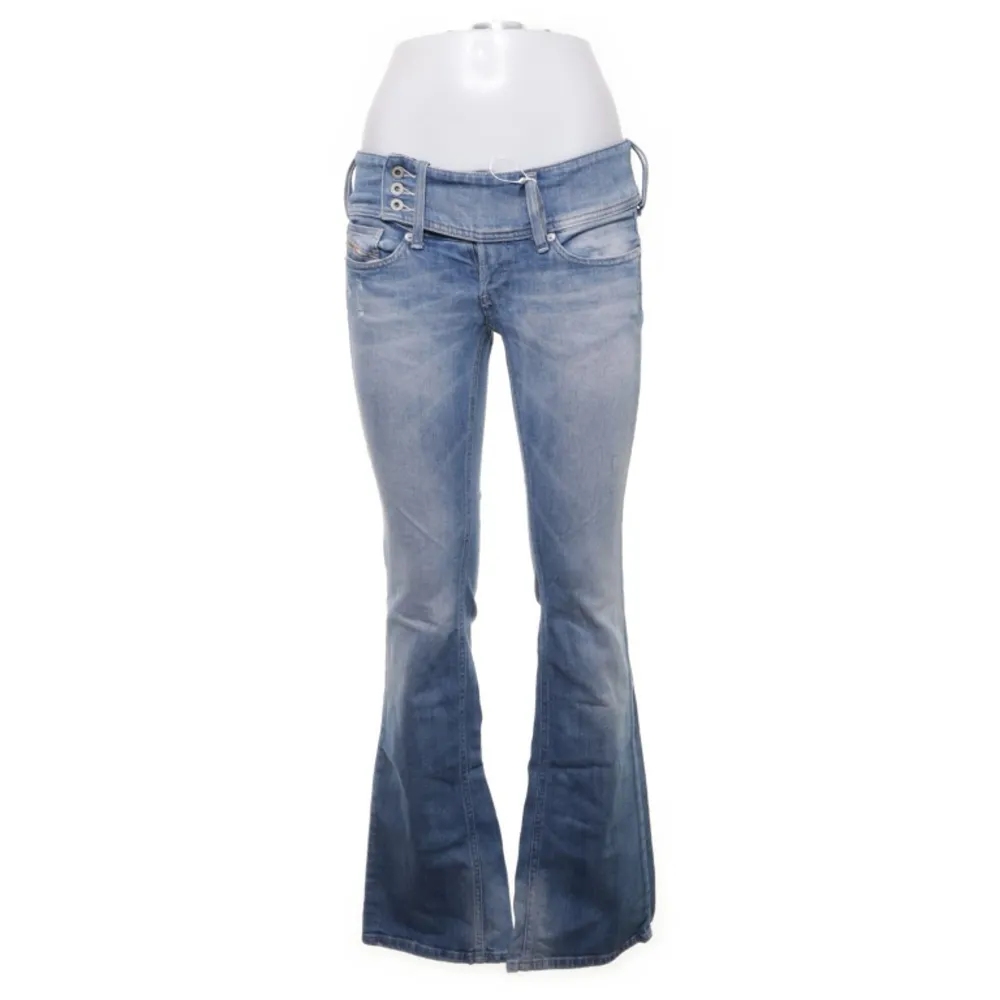 Snygga diesel jeans ifrån diesel i super bra skick! Storlek 28/32. Jeans & Byxor.
