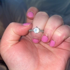 Diamant ring  - Sparsamt använd 