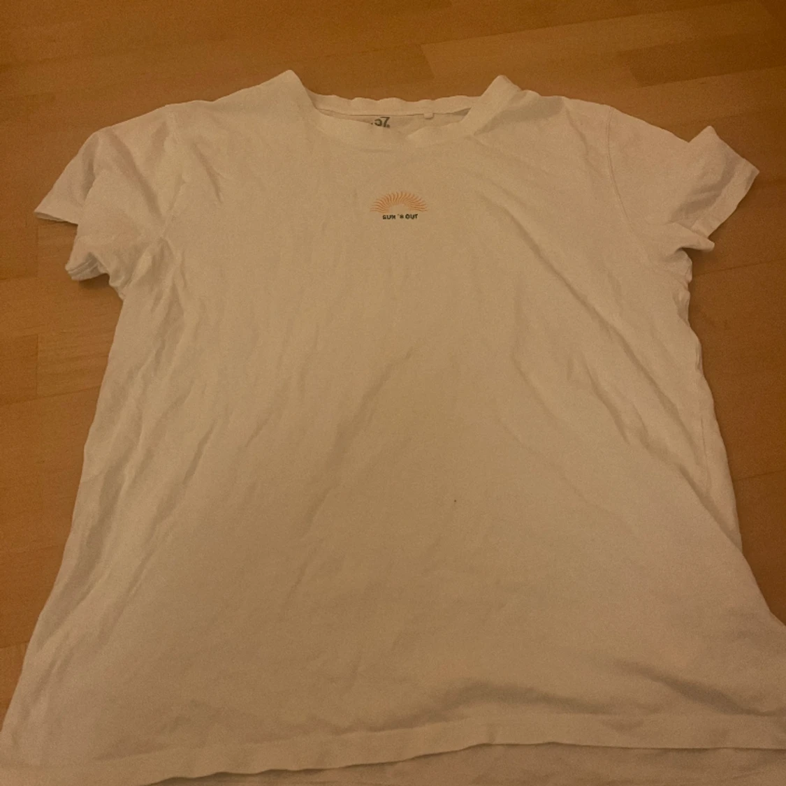 Vit tröja med tryck - 90