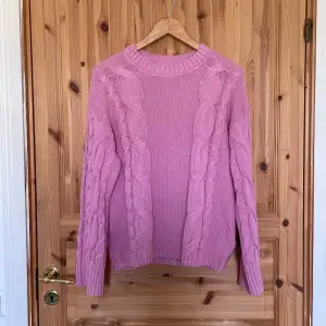 Ursnygg rosa stickad tröja i S, passar även M!