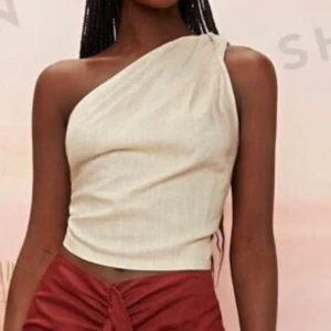 Topp i linne material - Topp i linne liknande material. Aldrig använd. Storlek xs. Köpt för 149kr. Kan skicka egna bilder om det önskas. 