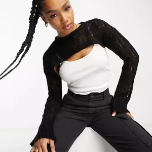 Svart stickad tröja - Svart, kort stickad tröja/bolero från Collusion, använd ett fåtal gånger 