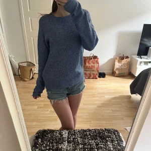 Stickad tröja från Vero Moda - Använd ett antal gånger men fortfarande jätte bra skick