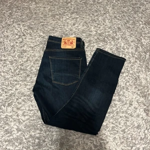 Grant jeans  - Säljer mina Grant jeans då jag inte har någon användning av dem, jeansen är i fin skick 