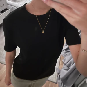 stickad topp - använd fåtal gånger så jättebra skick!