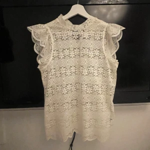 Spetstopp  - Superfin spetstopp❣️endast använd 1 gång. Storlek M men passar nån från xs-m.