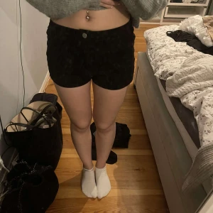 Jeans shorts - Super snygga jeans shorts🌼 Bra skick, använda 4-5 gånger 