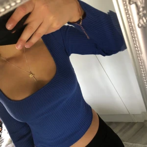 Blå ribbad topp - Säljer en denna snygga ribbade topp i storlek s från H&M💕