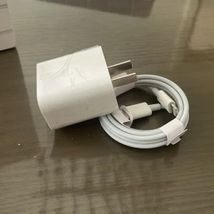 Iphone laddare  - Har ett par styckna iPhone laddare till salu🔌 Kan säljas i styck eller flera!  Helt nya 