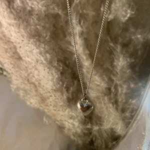 Halsband! - Jätte fint, men väldigt rostigt halsband ifrån pilgrim🌺💗