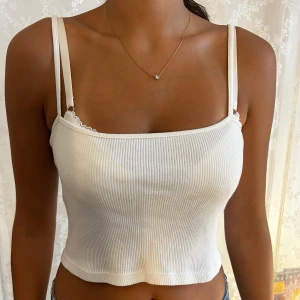 brandy melville linne - ribbat linne från brandy melville i bra skick 